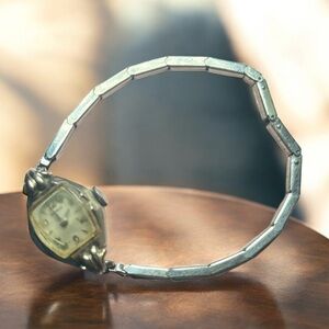vintage ladies' Benrus wristwatch early 1940s/1950s